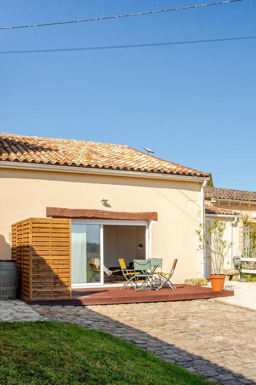 Guesthouse Les Maurins Saint-Sulpice-de-Faleyrens Exterior foto